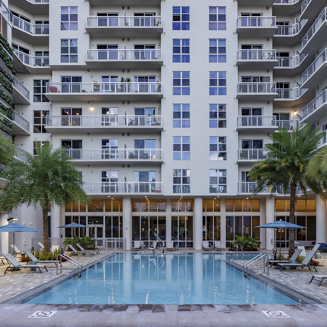 Blu27 - Apartment Exterior View with Swimming Pool