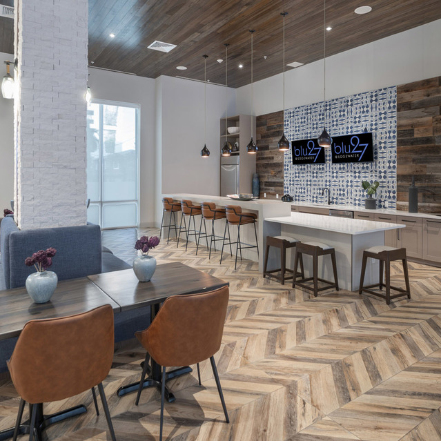 Blu27 - Dining and Kitchen in the Community Lounge