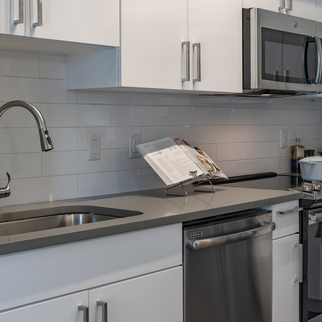 Blu27 - Modern Kitchen with White Backsplash Tiles