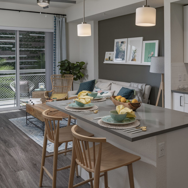 Blu27 - Cozy Dining Area with Pendant Lights