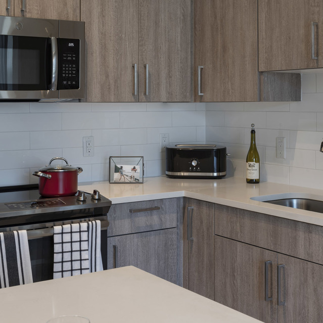 Blu27 - Stylish Kitchen with Black Appliances