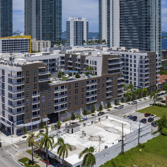 Blu27 - Exterior View of the Building