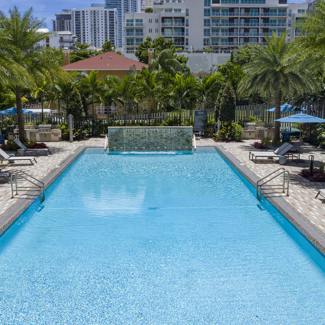 Blu27 - Resort-style Swimming Pool