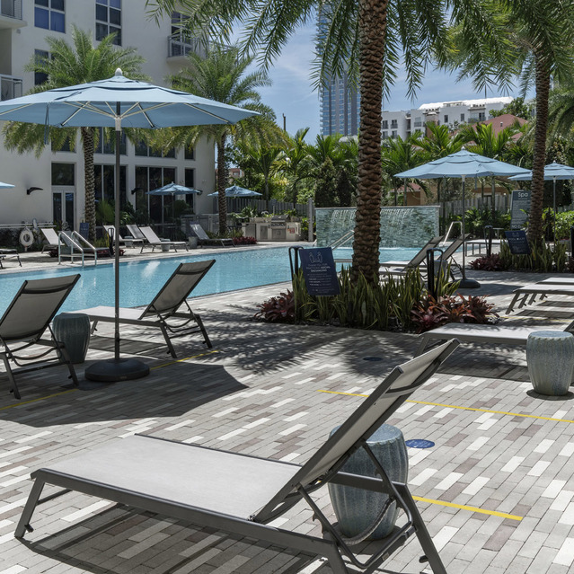 Blu27 - Sun Loungers near the Swimming Pool