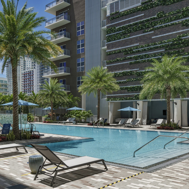 Blu27 - Resort-style Swimming Pool